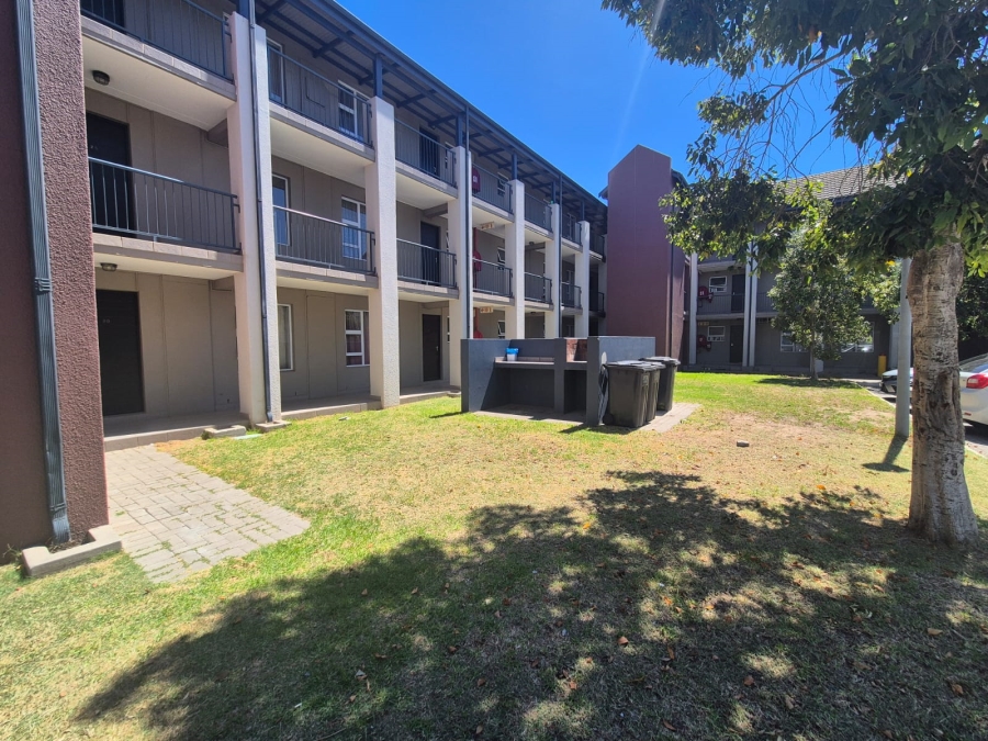 To Let 2 Bedroom Property for Rent in Buh Rein Estate Western Cape